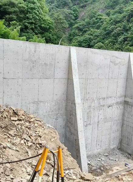 承德双滦区重力式挡土墙